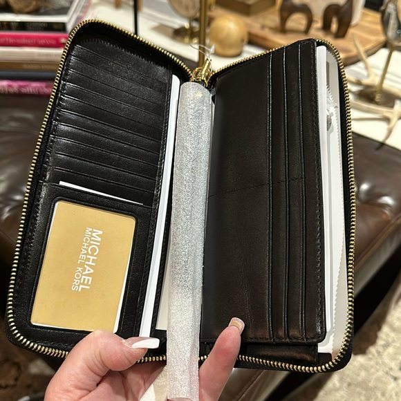 Authentic MICHAEL Michael Kors "Vivian" Travel Continental Basket Weave Wallet - Picture 4 of 13